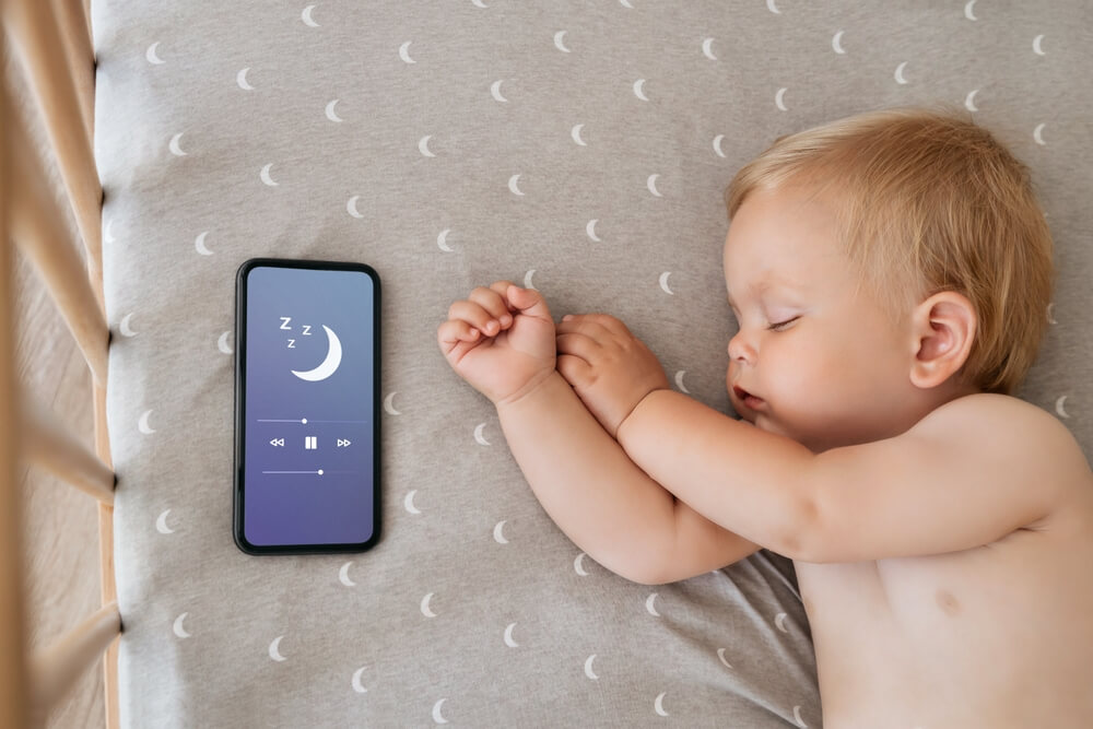 Baby beim Schlafen mit Einschlafmusik