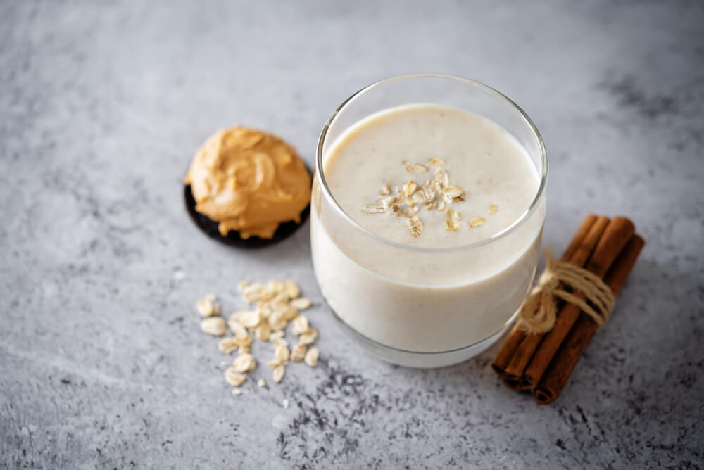 Bananen-Shake mit Erdnussbutter und Kreatin
