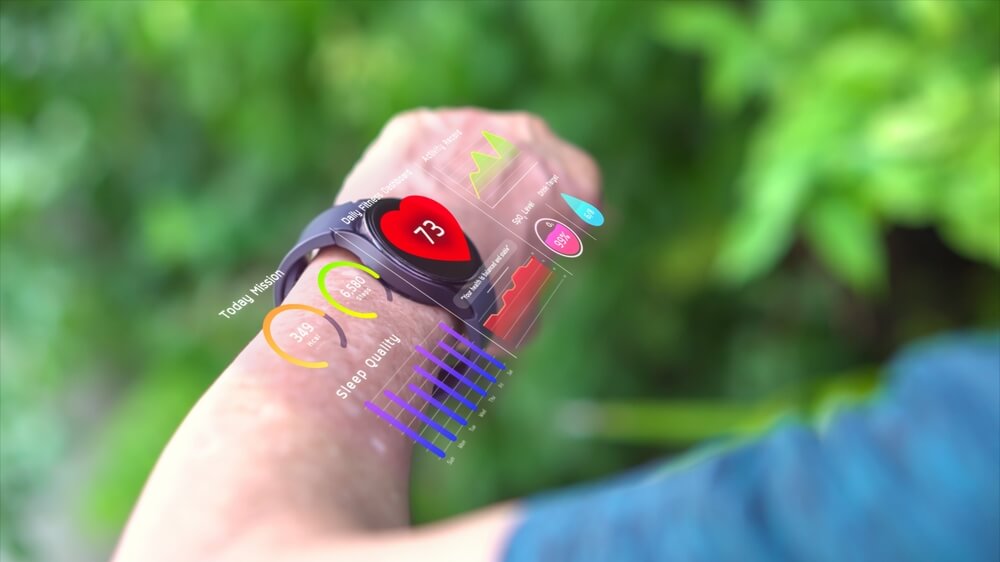 Mann mit Smartwatch