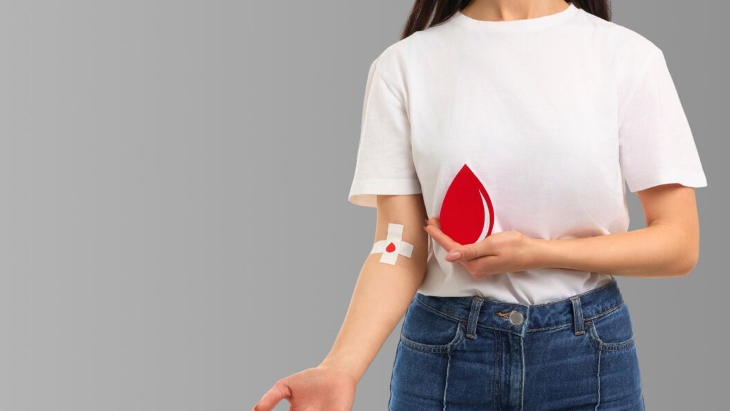 Frau nach dem Blutspenden / Thrombozyten